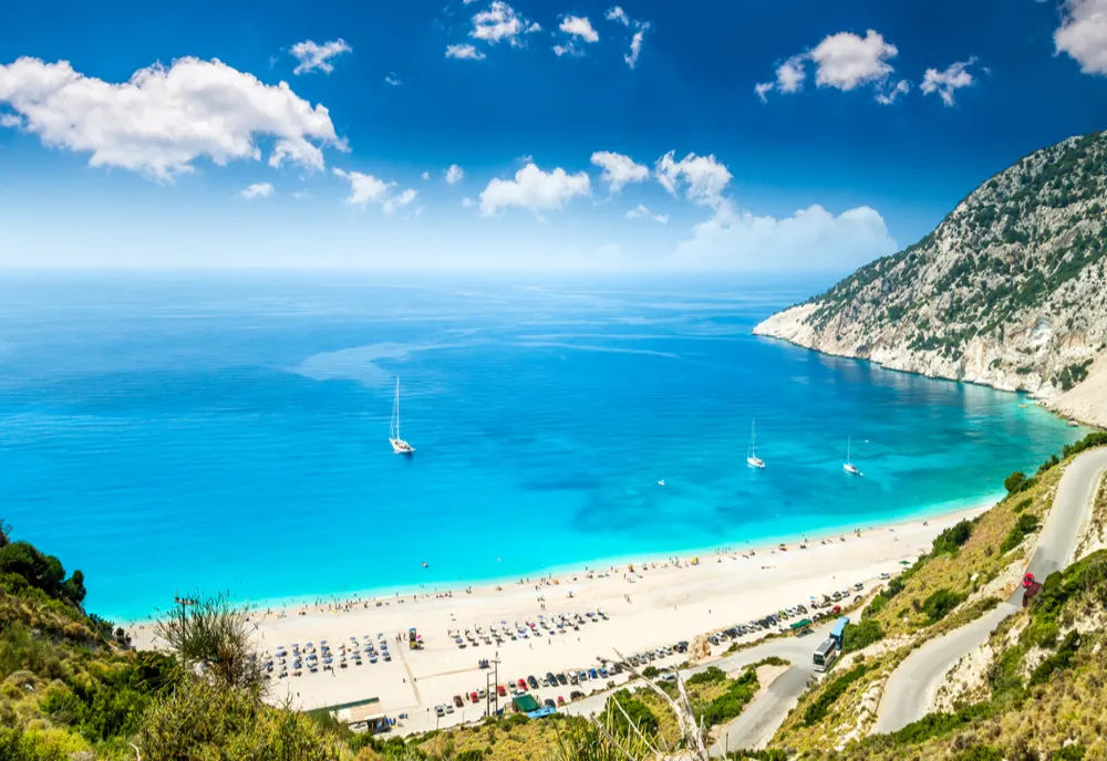 Grecia își redeschide plajele, de săptămâna viitoare