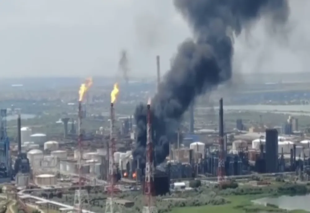 Ce se întâmplă cu norul toxic de la Petromidia, generat în urma exploziei