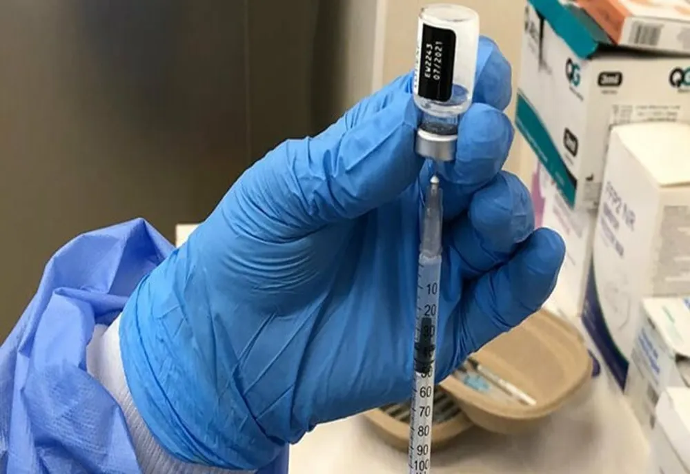 Atenție! Acești angajați din UK ar putea fi obligați să se vaccineze anti-Covid