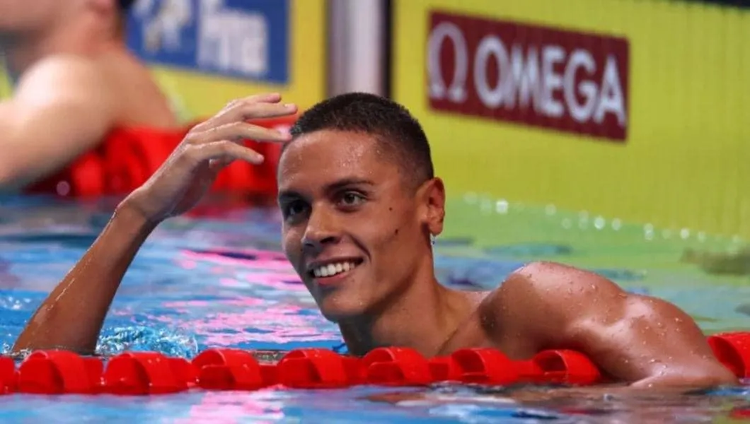 David Popovici, calificare în semifinalele Europenelor de la Paris. Românul a înregistrat cel mai bun timp în serii la 100 m liber