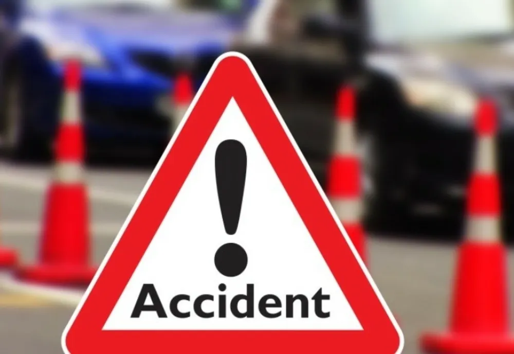Accident în Vâlcea: Doi copii şi mama lor, transportaţi la spital după ce două autoturisme s-au ciocnit
