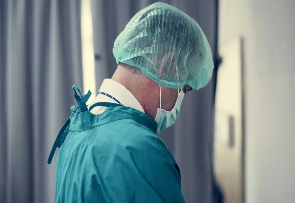 Medic, despre sistemul sanitar: Sistem subfinanţat sever, în care lucrează nişte oameni pe care îi mai susţine doar adrenalina proprie