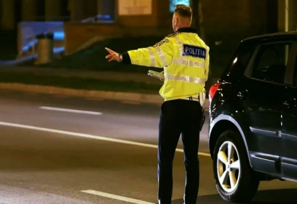 Un copil de 12 ani din Dolj a furat mașina părinților și a fugit cu ea de polițiștii care au vrut să îl tragă pe dreapta