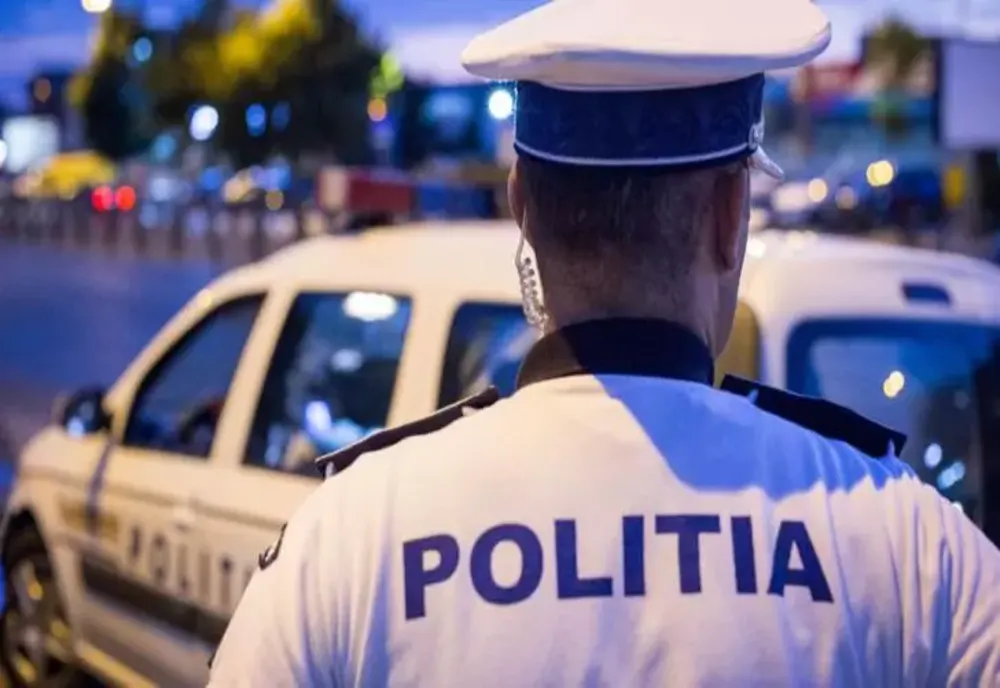 Un băiat de 16 ani a pulverizat spray lacrimogen în toaleta școlii unde învață. Au intervenit polițiștii