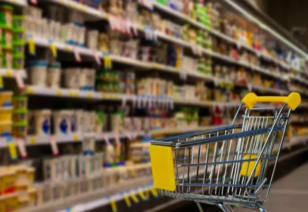 Românii cumpără tot mai puțin. Consumul a ajuns la cel mai scăzut nivel din ultimele 11 luni: datele INS