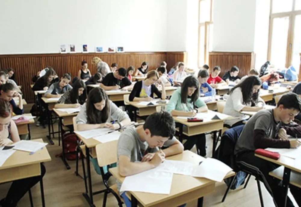 Simularea Evaluării Naționale începe luni, cu proba la Limba română