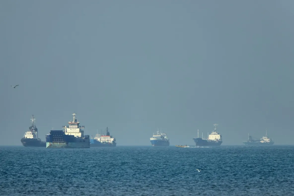 Pescari iranieni recuperează bunuri de pe nava GFS Pride, scufundată în Strâmtoarea Ormuz