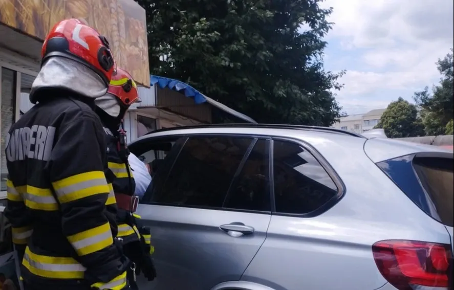 Trei copii şi un adult, răniţi în urma unui accident produs în municipiul Piatra Neamţ