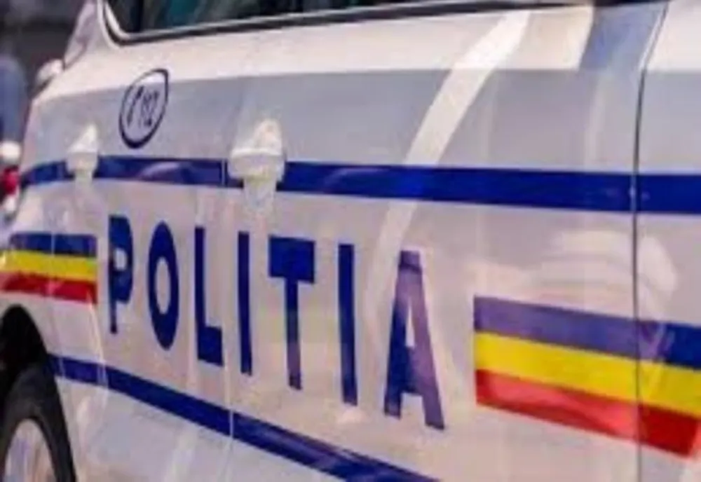 Adolescentă de 17 ani, arestată după ce ar fi atacat cu o bâtă un polițist aflat în misiune