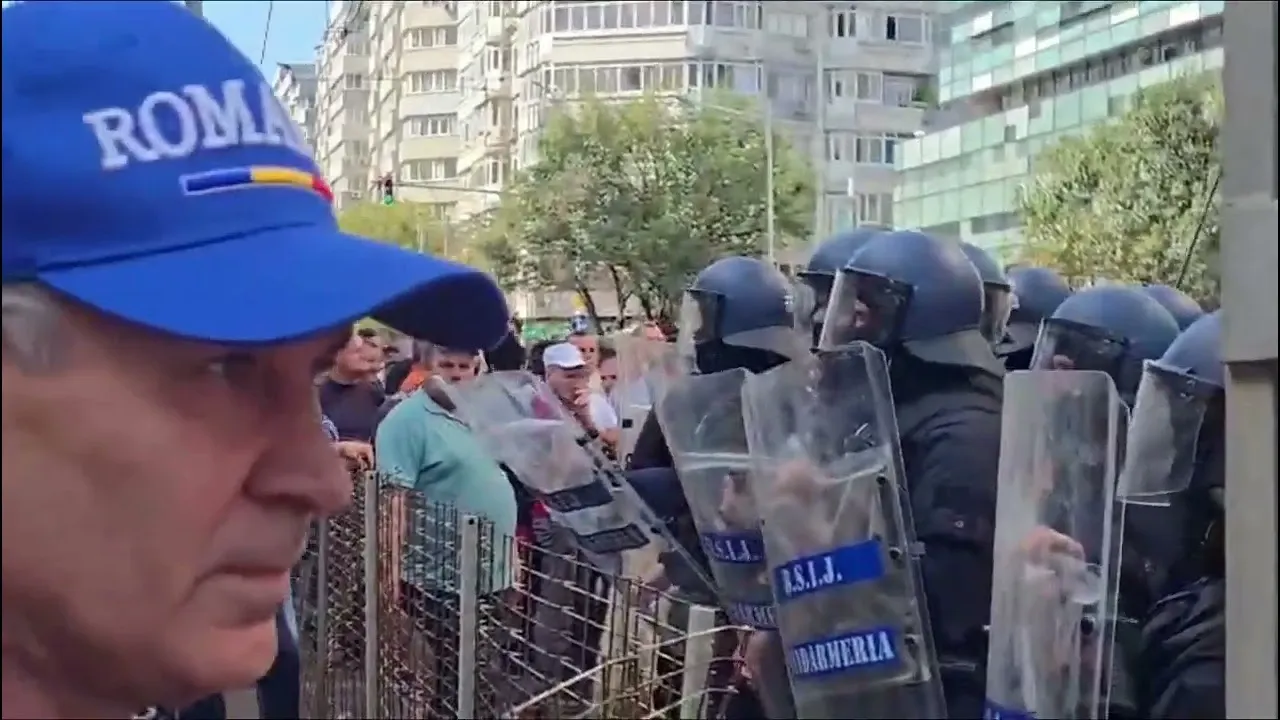 Justiția a decis în cazul inculpaților reținuți după violențele din Piața Victoriei. Ciprian Pamfile scapă de arestul preventiv, dar primește o măsură strictă