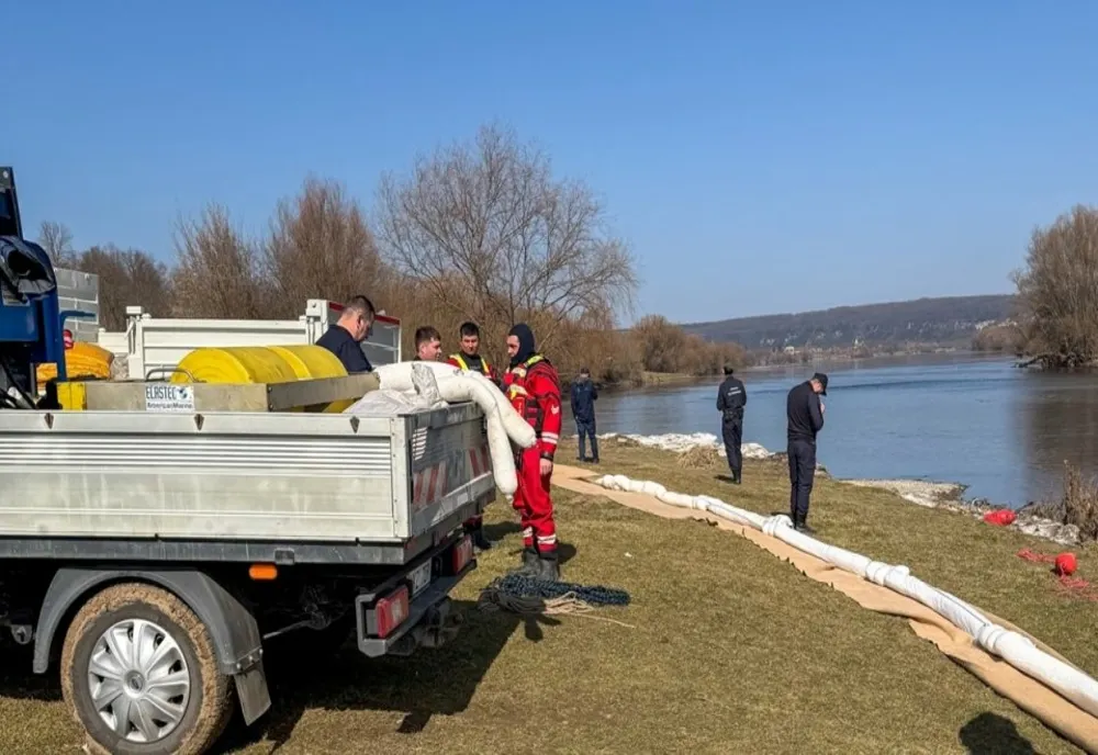 Republica Moldova: Nivel galben de alertă, după ce Nistrul a fost poluat cu o substanță petrolieră