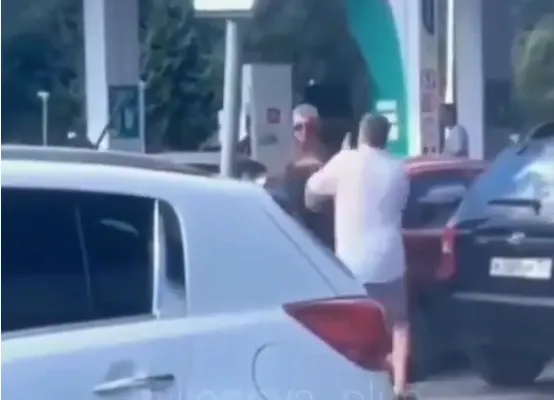 Rușii au ajuns să se ia la bătaie în benzinări