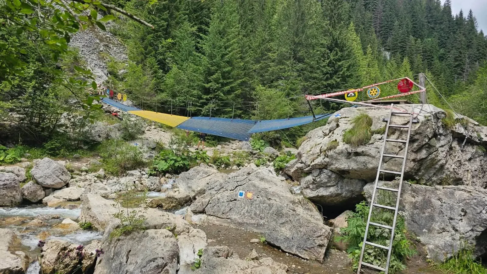 Pod rupt/ Foto: Salvamont Salvaspeo Dâmbovița