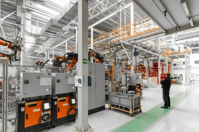 INS: Producţia industrială a scăzut cu 3,3%, în primul semestru din 2026