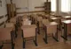 O elevă de 16 ani a fost găsită moartă în toaleta școlii de către colegii săi
