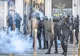 Proteste violente în Franța: peste 150.000 de oameni vor salarii mai mari și cer demisia Guvernului