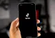 Tinerii își cumpără aparate dentare false văzute pe Tik Tok. Ce riscuri ascund accesoriile din online
